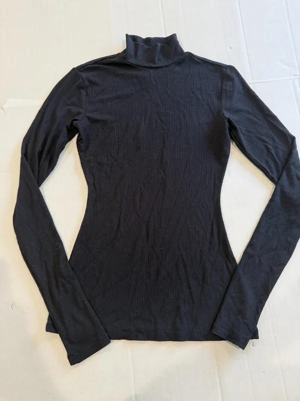 Skims fits everybody turtleneck top  small - Image 4