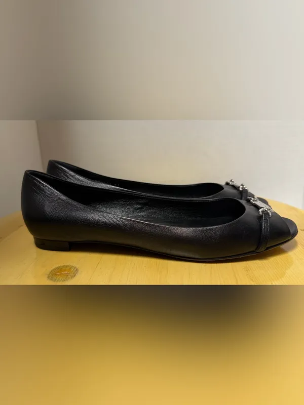 Gucci Salandia Black Leather Peep Toe Flats Silver Chain Logo Accent - Image 7