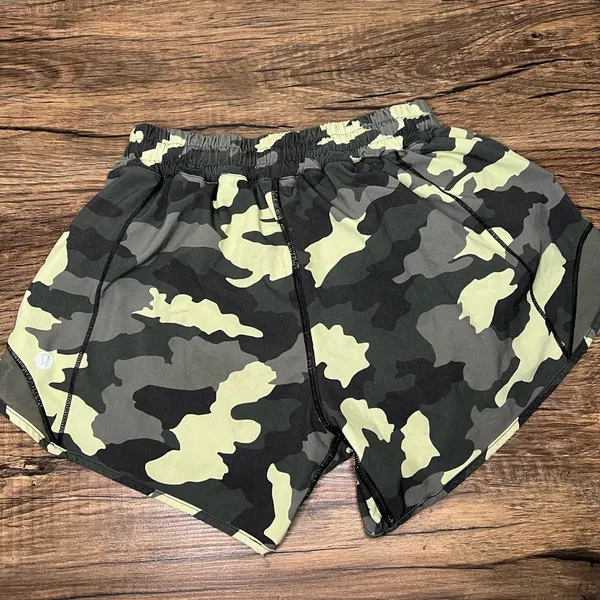 Lululemon Hotty Hot Low Rise Short 4" - Image 6