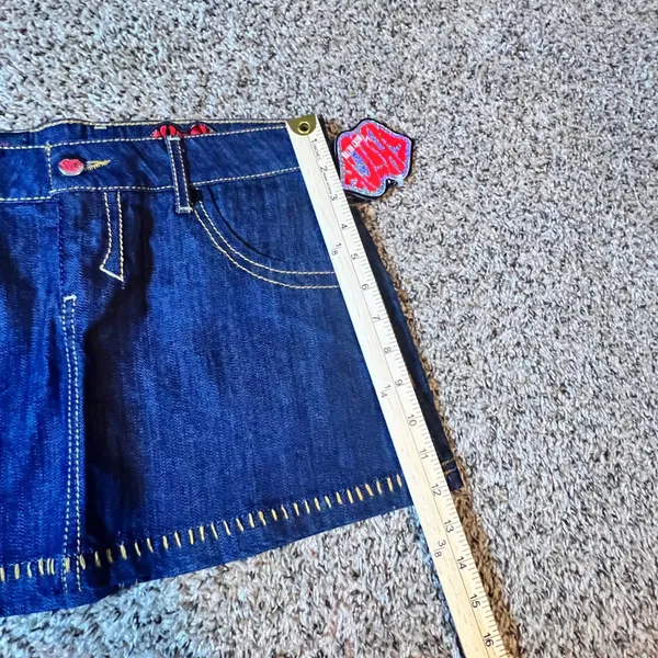 Chick by Nicky Hilton Denim Mini Skirt Dark Wash Skull‎ Embroidery Size 26 NWT - Image 6