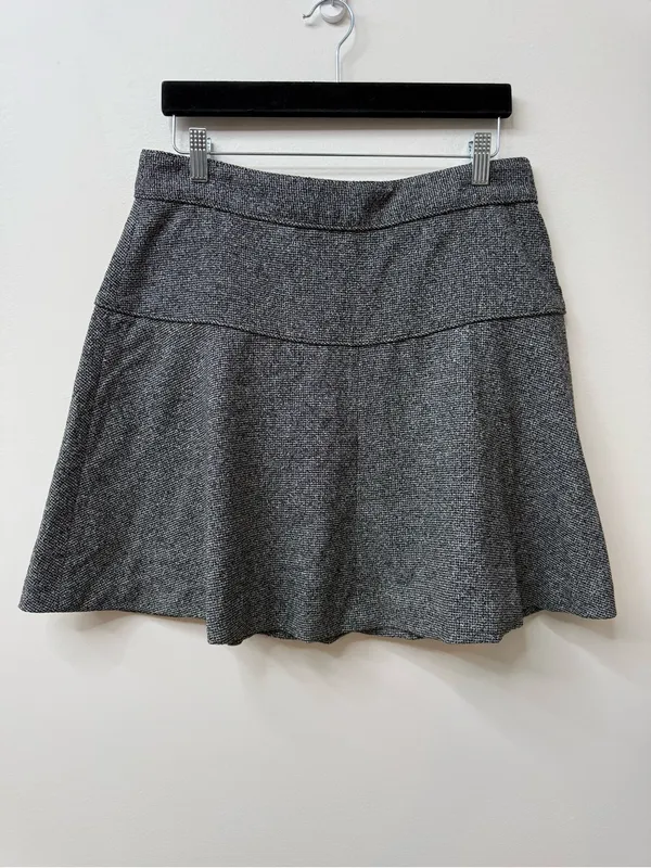 Banana Republic black and gray flounce tweed skirt size 8 - Image 3