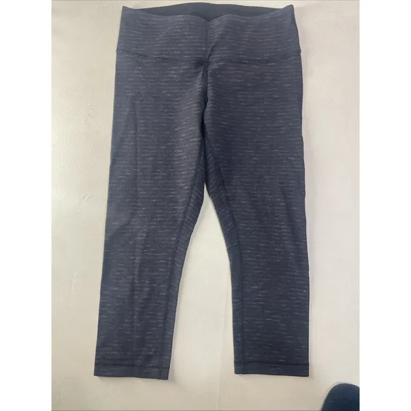 Lululemon‎ gray and black textured athletic capri leggings Size 8 - Image 2