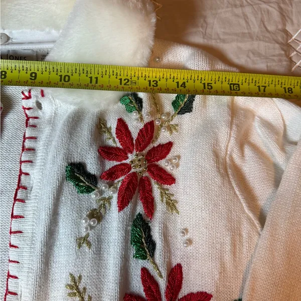 VINTAGE Victoria Jones White Embroidery Christmas Cardigan size L - Image 7