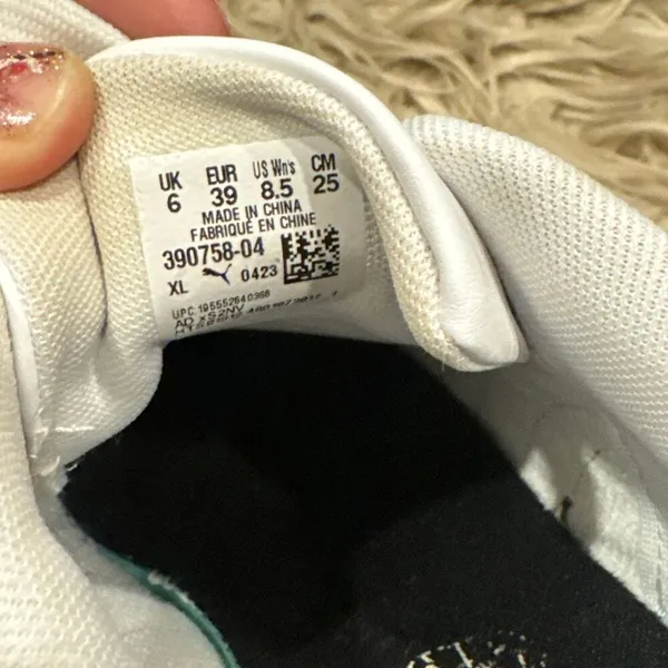 Puma sneakers size 8.5 - Image 5