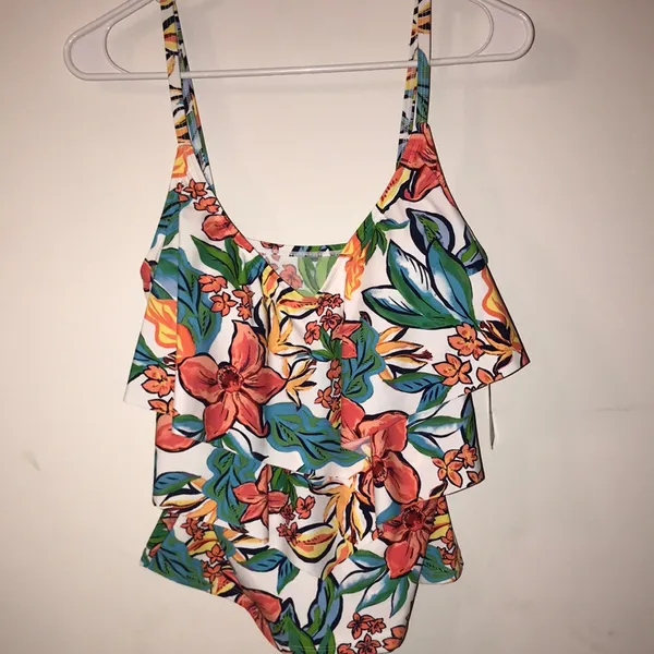 NWT!! Tropical Floral Women's Swimsuit Top Size Medium - Image 2