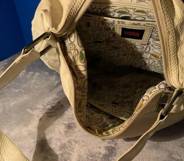 off white patent leathr Hobo International handbag - Image 3