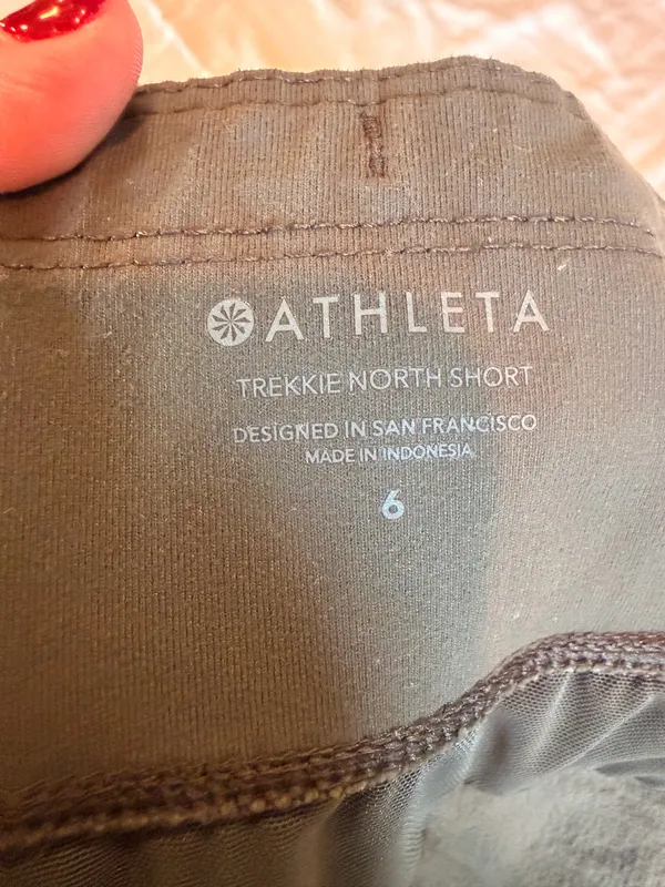 Athleta Trekkie North Shorts Women’s Size 6 Dark Olive Green Hiking Travel - Image 3