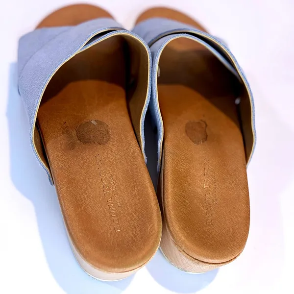 Donna Toscana Italy Light Blue Suede Studded Wood‎ Wedge Slide Sandals Mules 8.5 - Image 6
