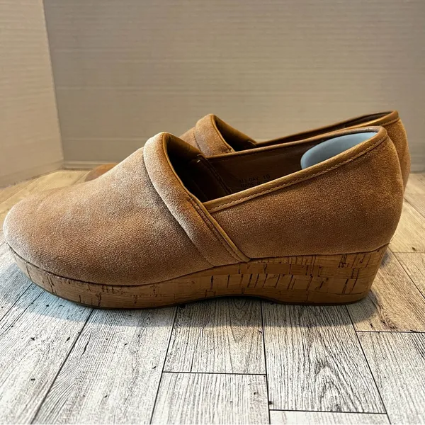 Corkys Footwear Women's All Day Faux Velvet Clogs Camel Cork Platform Size 10M - Image 6