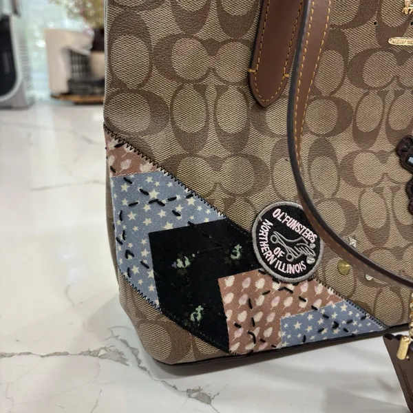 Coach x Keith Haring Purse Avenue Carryall in Signature Canvas Patches - Image 12
