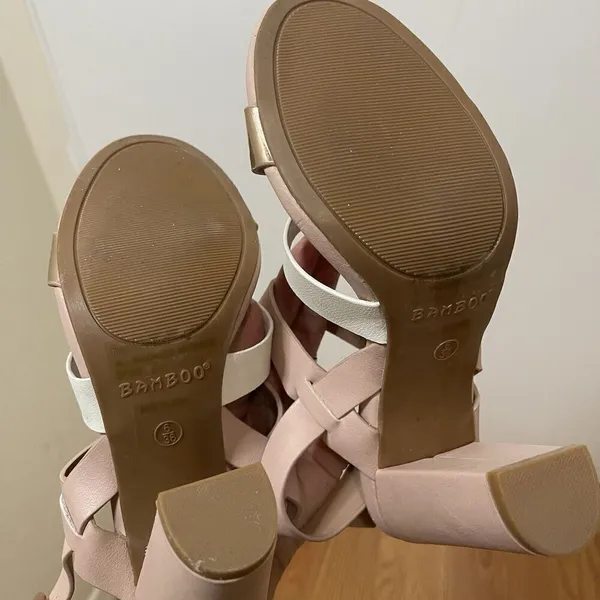 Bamboo Pale Pink strappy slingback heels size US 6 - Image 5