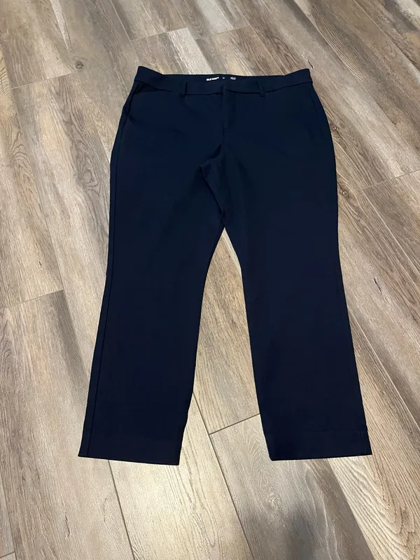 Old Navy High Rise Pixie Trouser in In The Navy - Image 4