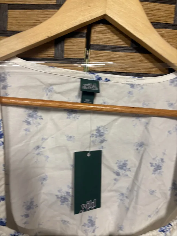 Wild fable white and blue floral top size XXL - Image 6