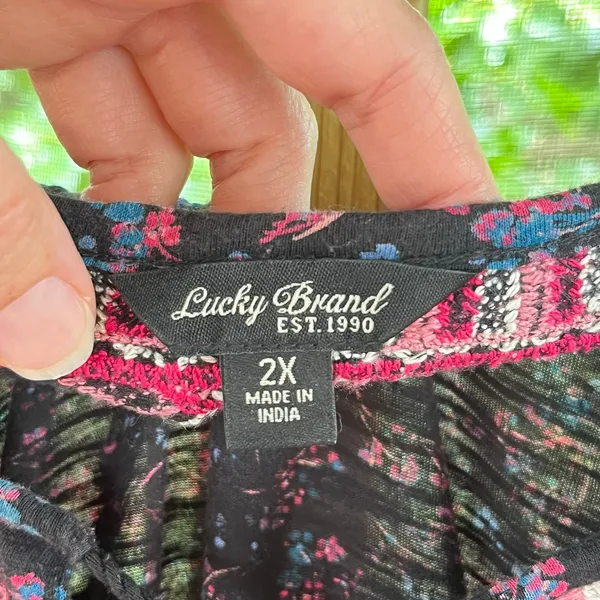 Lucky Brand Women's Black & Pink Floral Embroidered Boho Top Size 2X - Image 8