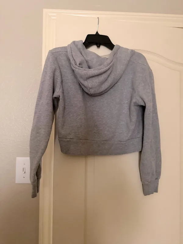 Brandy Melville Sweatshirt Cropped - Image 3