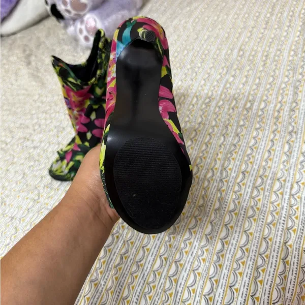 Steve Madden Floral Black Pink Green Heels - Image 2