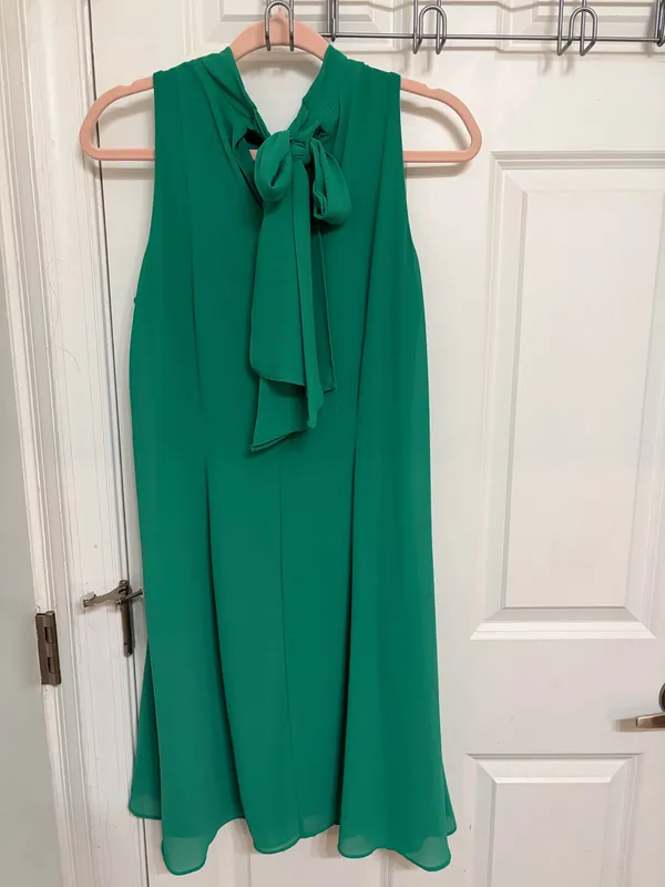 Flowy green classic dress Size 10 - Image 4