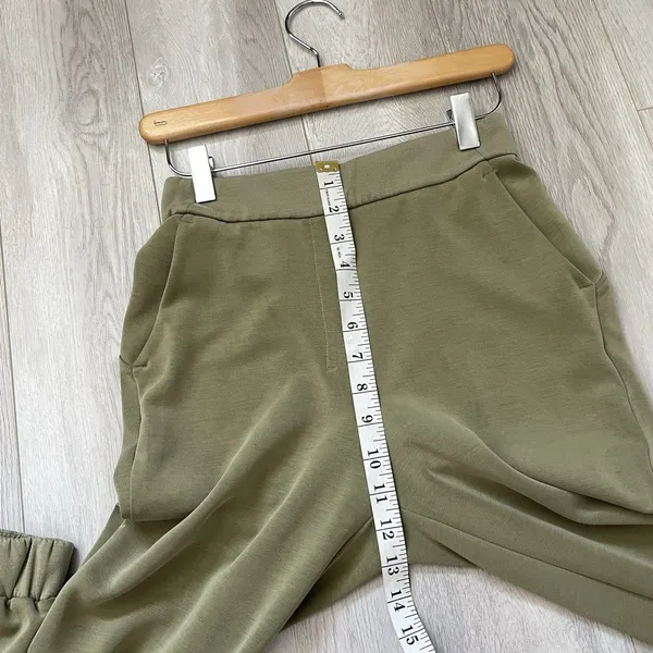 Lululemon Softstreme Pants relaxed high rise womens Green (size 2) travel lounge - Image 9