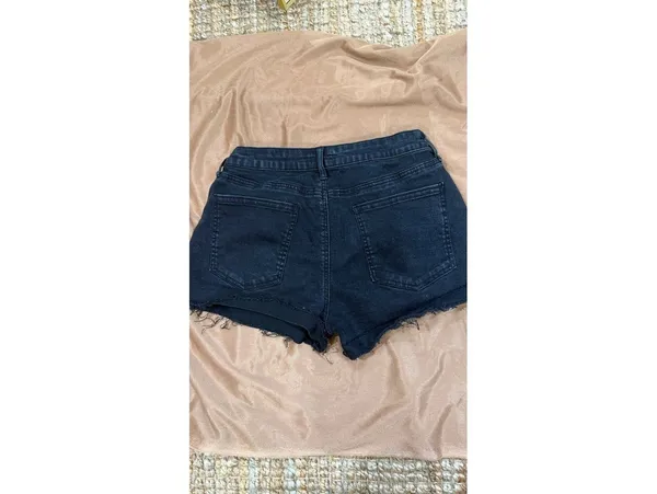 Forever 21 NWOT Size M Black Studded Denim Shorts - Image 3