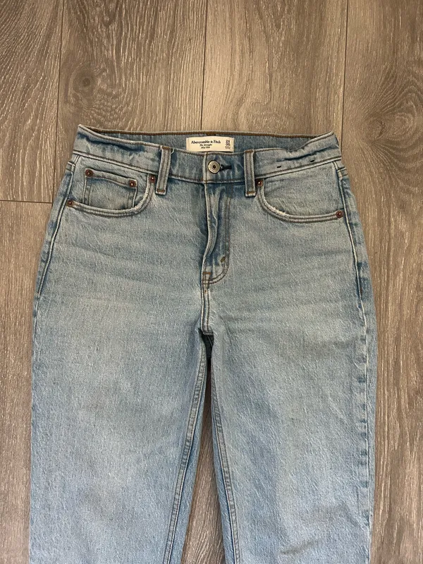 Abercrombie & Fitch The Straight Mid-Rise Jeans Size W24 - Image 2