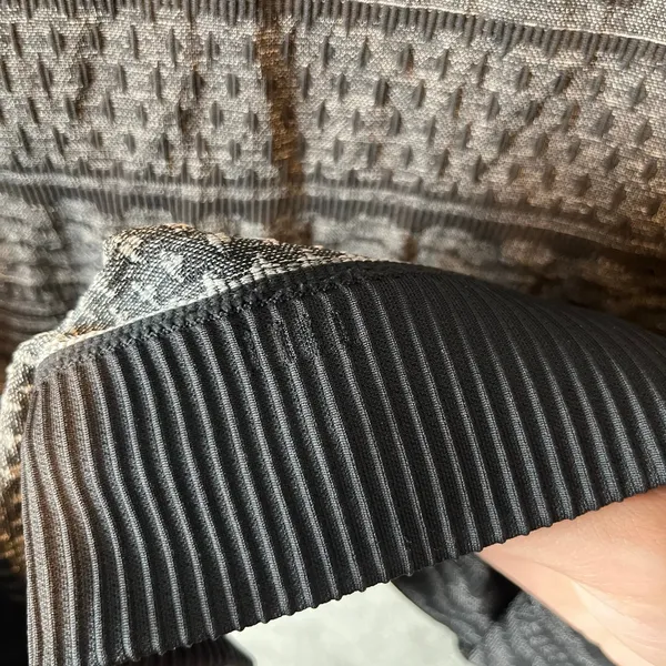 Lululemon Rest Less Pullover Black White‎ Stretchy Top Women's Size 8 - Image 4