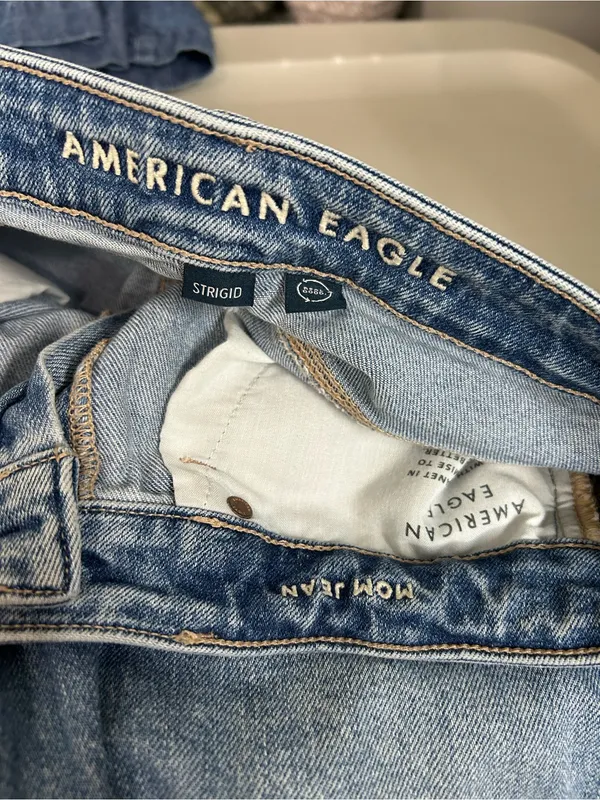 American Eagle Mom Jean Light Blue Denim Distressed Jeans Sz 8 S - Image 7