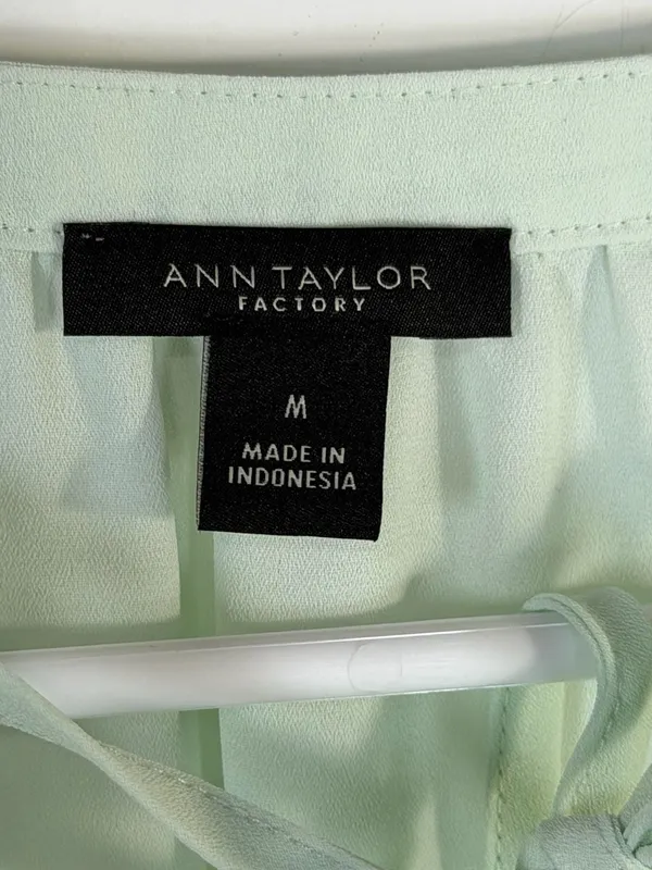 Ann Taylor Factory Mint Green Tie-Neck Short Sleeve Blouse Size M - Image 2