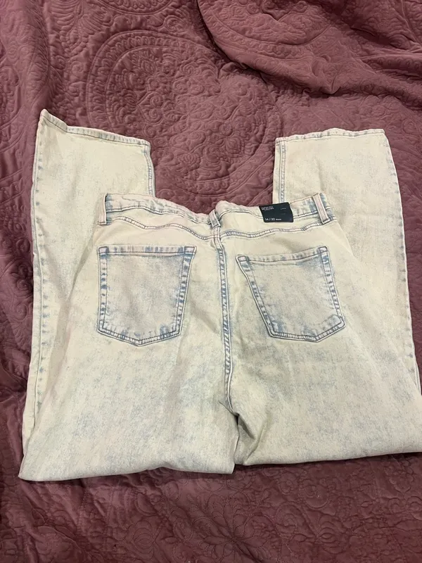 wild fable Light Acid-Wash Wide-Leg Jeans in Pale Blue and Ivory - Image 2