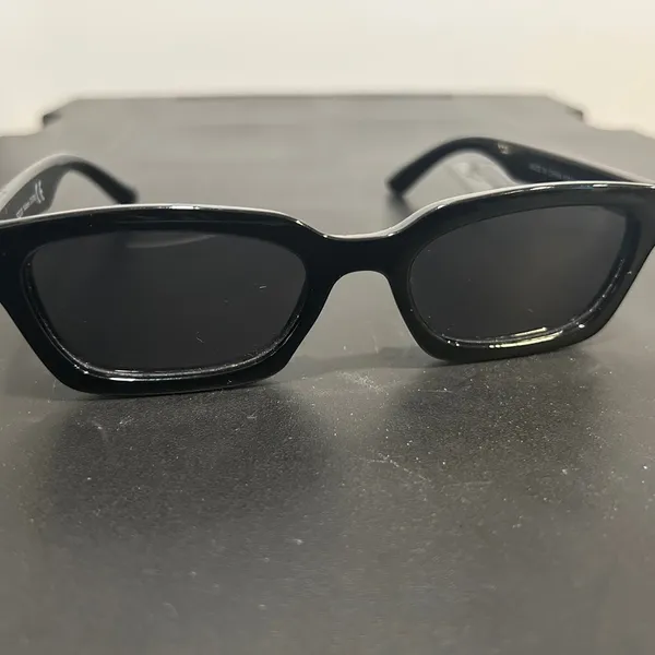 Classic Black Sunglasses - Image 7