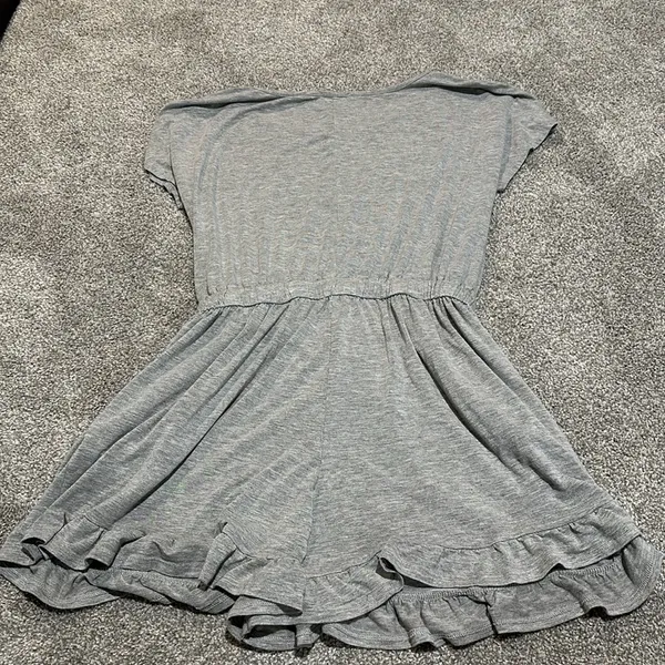 Pink Lily Gray‎ Ruffle Short Romper size small - Image 5