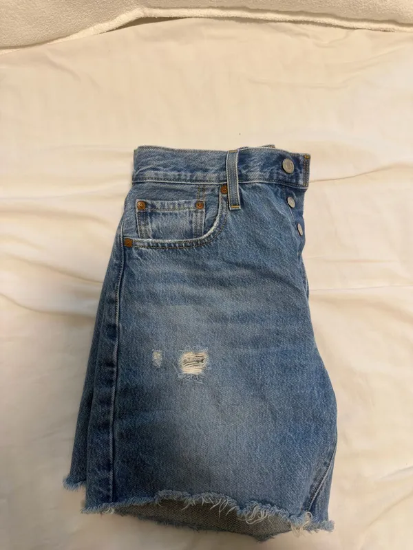Levi’s Mid-Rise Shorts 501 - Image 2