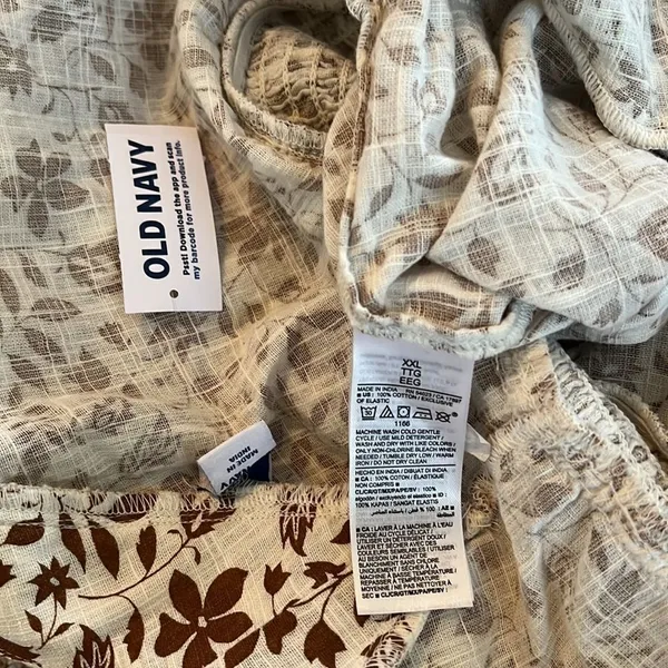 Women's Old Navy Flutter-Sleeve Floral V-Neck Tie-Back Top - Image 9