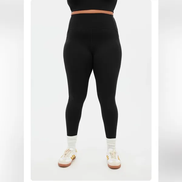 Girlfriend Collective Black Compressive Pocket 7/8th Legging Medium - Image 2
