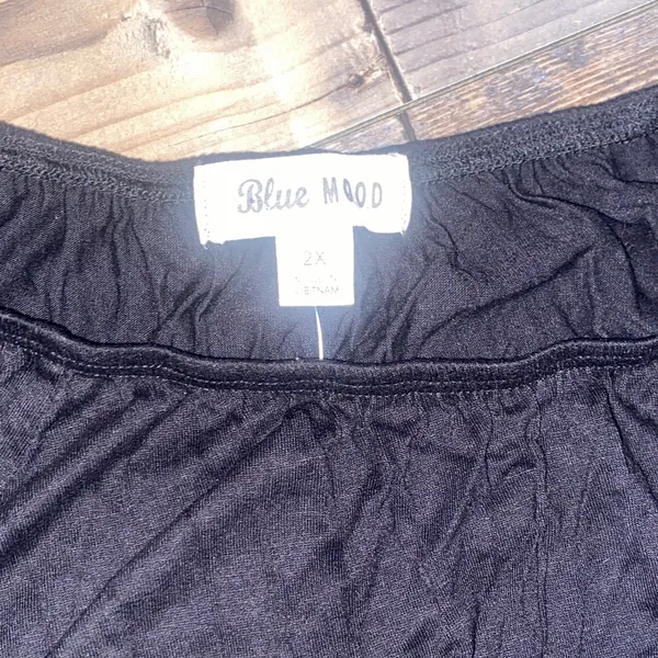 Floral Embroidered Black Blouse Size 2X - Image 2