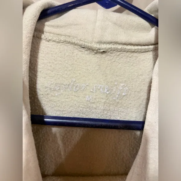 Taylor swift sweatshirt - Image 3