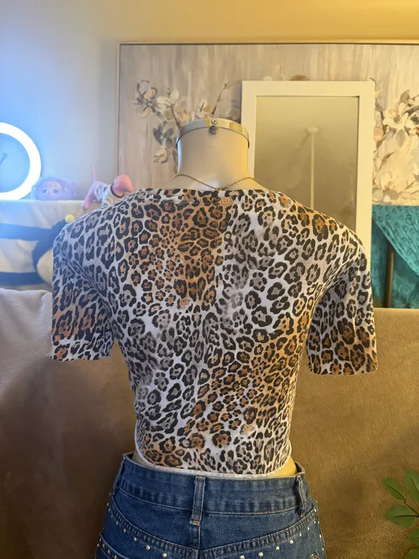 GUESS Beach Leopard Print Logo Crop Top Shirt Size XS - Image 5