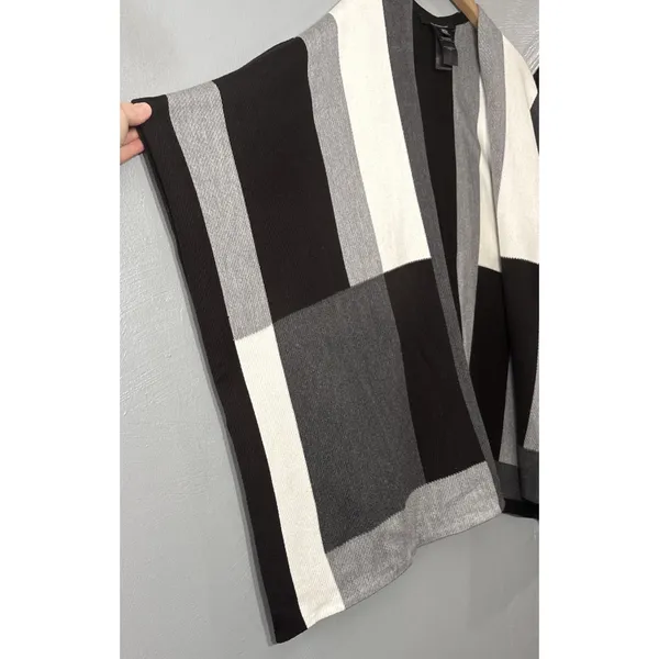 White House | Black Market Sweater Wrap One Size Black White Colorblock Artsy Chic Poncho Geometric - Image 2