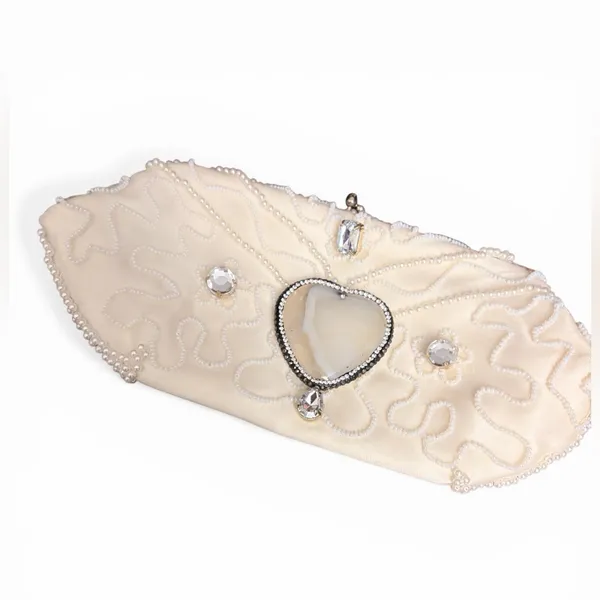 Pam McMahon Vintage Cream Beaded Kiss-Lock Clutch with Heart Detail - Image 3