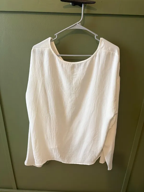 White V - Image 3