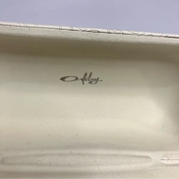Oakley glasses case‎ white - Image 8