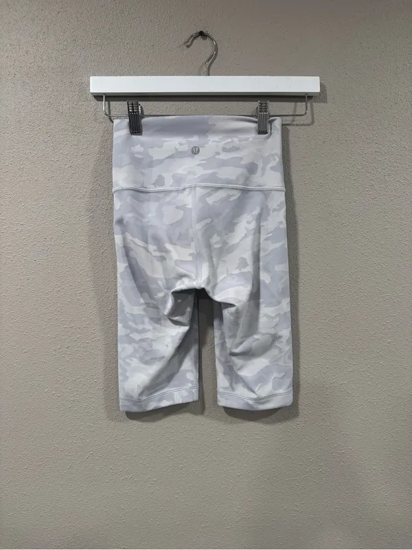 Lululemon Wunder Under Short 10" *Ribbed Incognito Camo Jacquard Alpine White St - Image 2