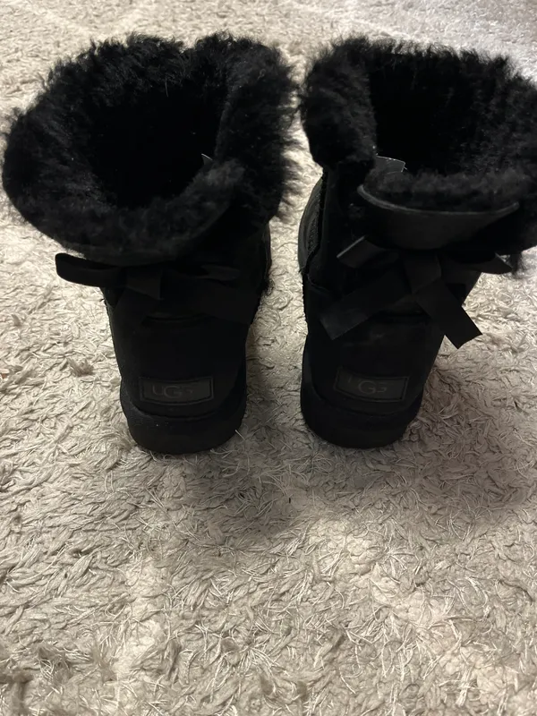 UGG Uggs - Image 2