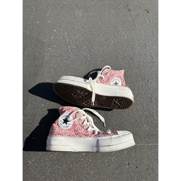 Converse Hightop floral spring womens size 7 - Image 3