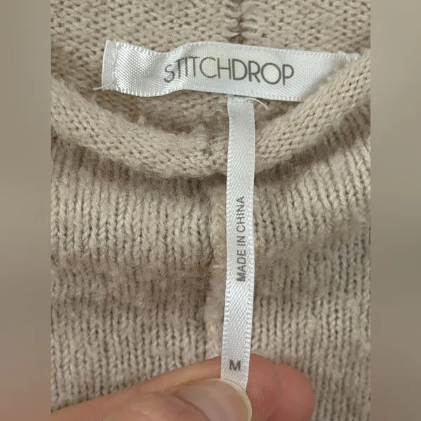 Cozy Women's Beige Sweater Size M - Image 4
