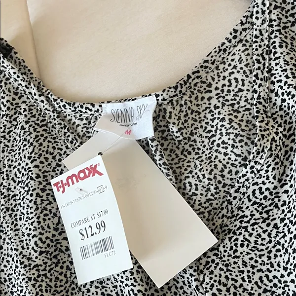NWT Sienna Sky Black and White Patterned Blouse - Image 3
