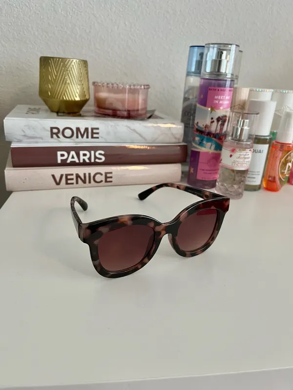 Boutique Brown sunglasses - Image 4