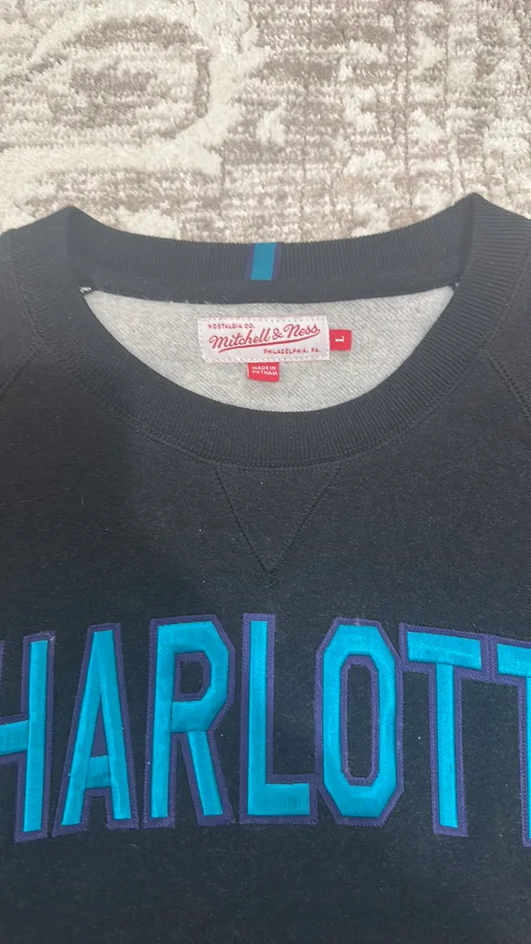 Charlotte Hornets Cutoff Sweatshirt  - Image 2