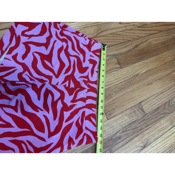 Spanx On The Go‎ Shorts in Red Pink Zebra Print Size Large - Image 6