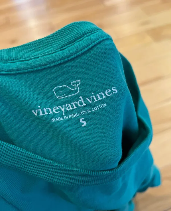 Vineyard Vines T-shirt - Image 5