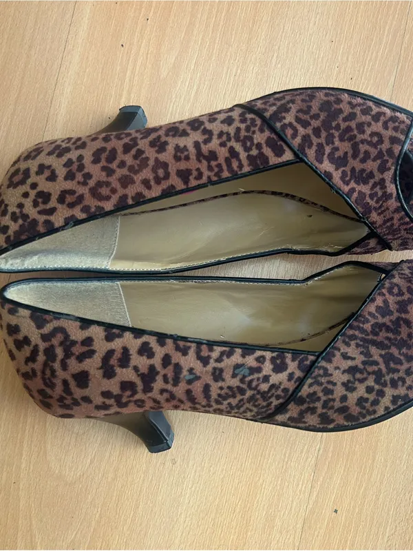 Leopard Heels 8.5 Peep-Toe Leopard print mid Heel in Brown & Black by lmpo - Image 8